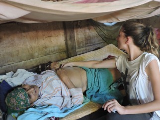 Guatemala: acupuntora descalza